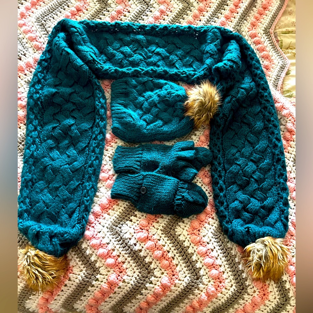 Soft and warm teal greenish, blueish knit scarf and mittens/gloves set - Picture 2 of 3